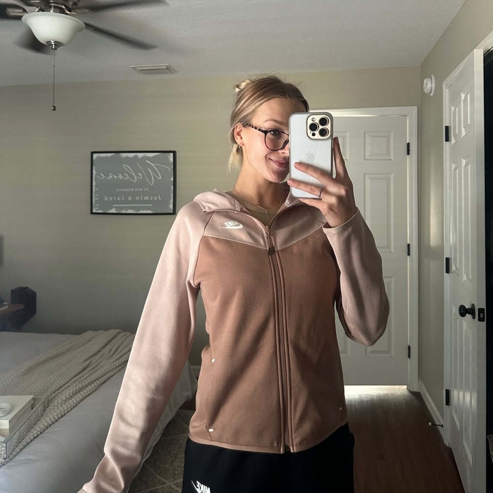 SOLD Nike Tech Fleece Women’s Zip Up Jacket